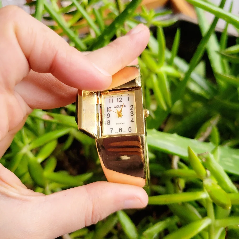 Classic Bejeweled Golden Quartz Watch